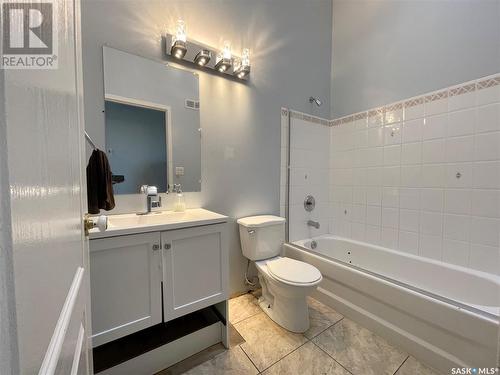 455 Guenter Bay, Saskatoon, SK - Indoor Photo Showing Bathroom