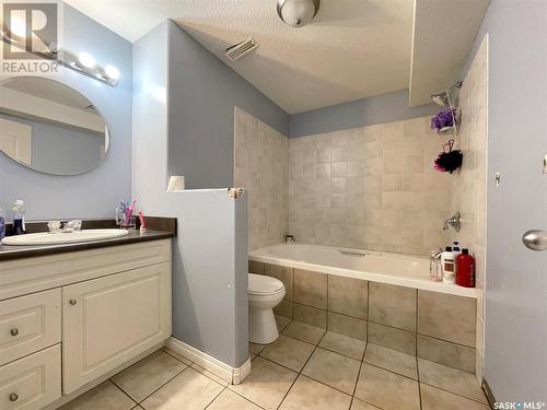 455 Guenter Bay, Saskatoon, SK - Indoor Photo Showing Bathroom