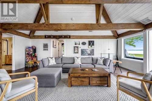 5 Canal Street, Amherstburg, ON - Indoor Photo Showing Living Room