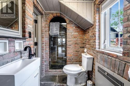 5 Canal Street, Amherstburg, ON - Indoor Photo Showing Bathroom