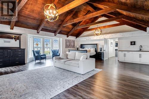 5 Canal Street, Amherstburg, ON - Indoor Photo Showing Living Room