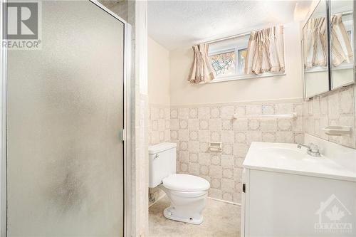 2426 Magnus Avenue, Ottawa, ON - Indoor Photo Showing Bathroom