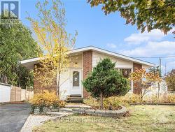 2426 MAGNUS AVENUE  Ottawa, ON K1G 1J6