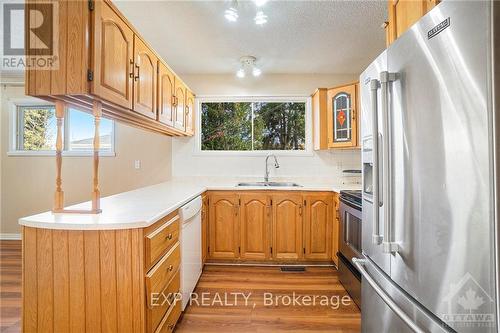 2426 Magnus Avenue, Ottawa, ON - Indoor Photo Showing Kitchen With Double Sink