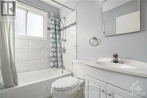 2426 Magnus Avenue, Ottawa, ON - Indoor Photo Showing Bathroom