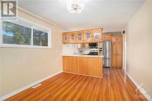 2426 Magnus Avenue, Ottawa, ON - Indoor Photo Showing Kitchen