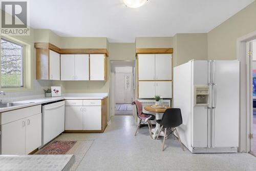 554 Topsail Road, St. John'S, NL - Indoor Photo Showing Kitchen