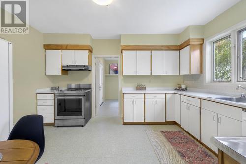 554 Topsail Road, St. John'S, NL - Indoor Photo Showing Kitchen