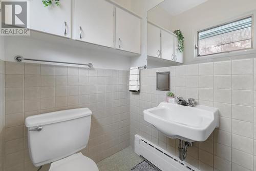 554 Topsail Road, St. John'S, NL - Indoor Photo Showing Bathroom