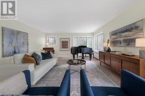 554 Topsail Road, St. John'S, NL - Indoor Photo Showing Living Room