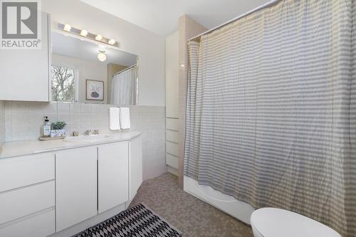 554 Topsail Road, St. John'S, NL - Indoor Photo Showing Bathroom