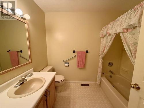 2480 75Th Avenue, Grand Forks, BC - Indoor Photo Showing Bathroom