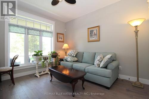 10138 Merrywood Drive, Lambton Shores (Grand Bend), ON - Indoor Photo Showing Living Room