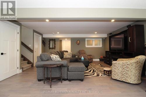 10138 Merrywood Drive, Lambton Shores (Grand Bend), ON - Indoor Photo Showing Living Room