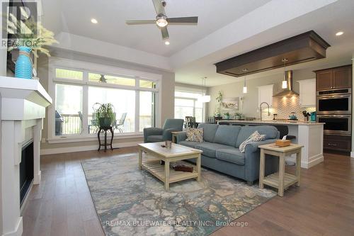 10138 Merrywood Drive, Lambton Shores (Grand Bend), ON - Indoor Photo Showing Living Room