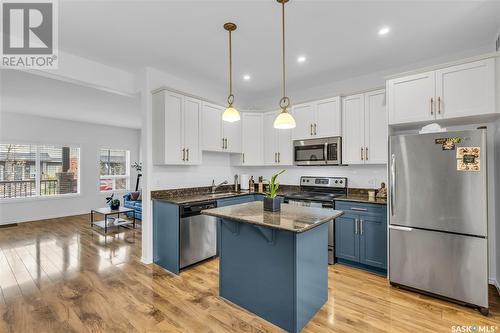 287 Willowgrove Lane, Saskatoon, SK - Indoor Photo Showing Kitchen With Double Sink With Upgraded Kitchen