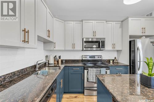 287 Willowgrove Lane, Saskatoon, SK - Indoor Photo Showing Kitchen With Double Sink With Upgraded Kitchen