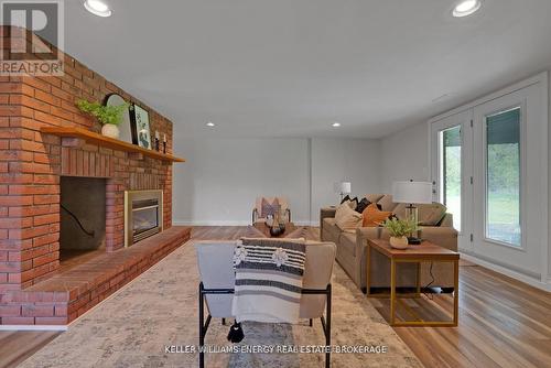 99 Willow Glen Drive, Kawartha Lakes (Lindsay), ON - Indoor Photo Showing Living Room With Fireplace