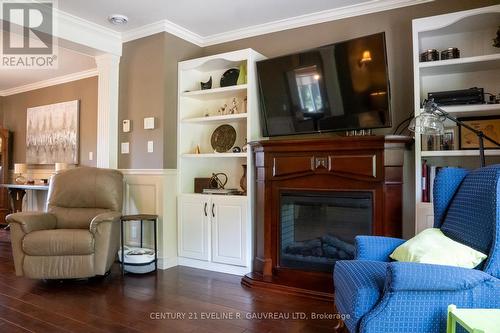 331475 Highway 11, Armstrong, ON - Indoor Photo Showing Living Room