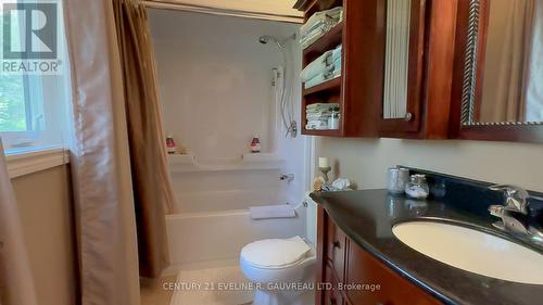 331475 Highway 11, Armstrong, ON - Indoor Photo Showing Bathroom