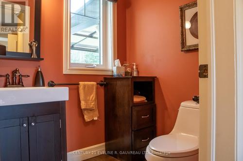 331475 Highway 11, Armstrong, ON - Indoor Photo Showing Bathroom