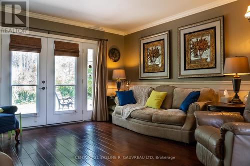 331475 Highway 11, Armstrong, ON - Indoor Photo Showing Living Room