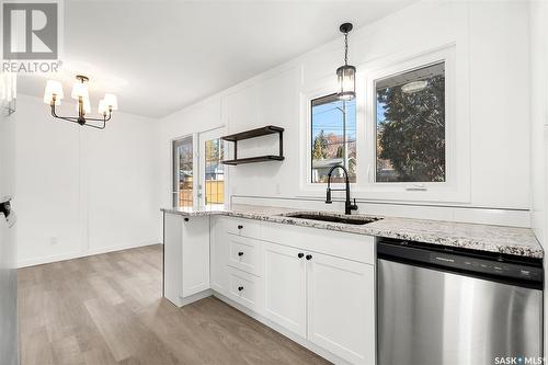 2607 Woodward Avenue, Saskatoon, SK - Indoor Photo Showing Kitchen