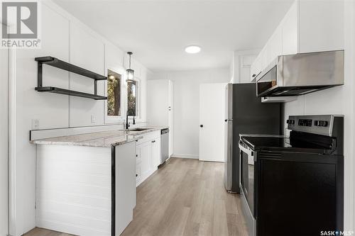 2607 Woodward Avenue, Saskatoon, SK - Indoor Photo Showing Kitchen