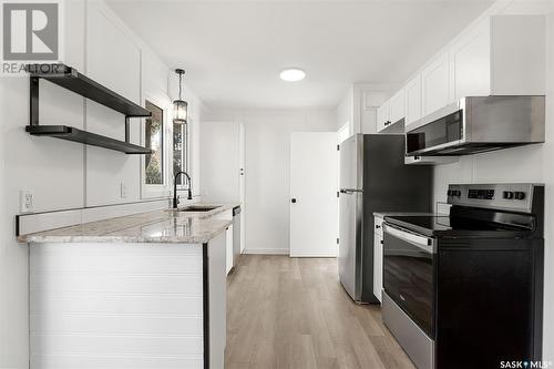 2607 Woodward Avenue, Saskatoon, SK - Indoor Photo Showing Kitchen