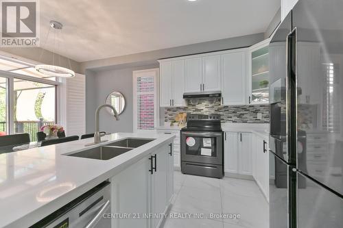 13 Snowy Owl Way, Toronto (Rouge), ON - Indoor Photo Showing Kitchen With Double Sink With Upgraded Kitchen