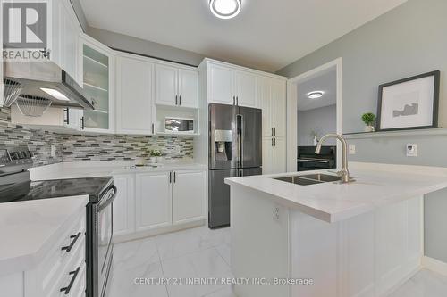 13 Snowy Owl Way, Toronto (Rouge), ON - Indoor Photo Showing Kitchen With Double Sink With Upgraded Kitchen