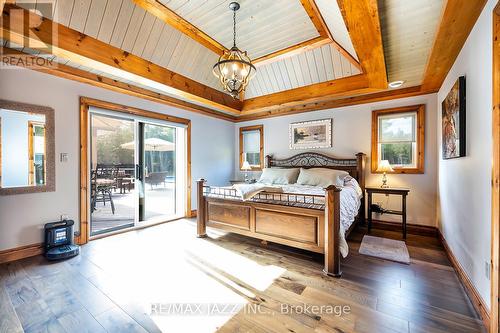 19 Ledge Road, Galway-Cavendish And Harvey, ON - Indoor Photo Showing Bedroom