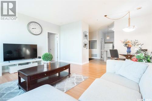 901 1867 Hamilton Street, Regina, SK - Indoor Photo Showing Living Room