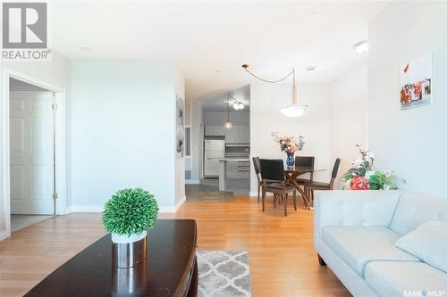 901 1867 Hamilton Street, Regina, SK - Indoor Photo Showing Living Room