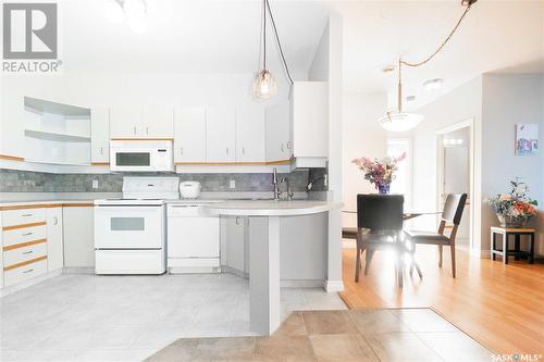 901 1867 Hamilton Street, Regina, SK - Indoor Photo Showing Kitchen