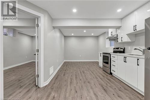 26 Tweedsdale Street Unit# Lower, Kitchener, ON - Indoor Photo Showing Kitchen