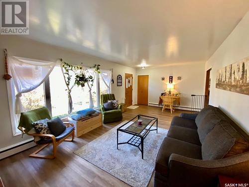 503 5Th Street, Frobisher, SK - Indoor Photo Showing Living Room