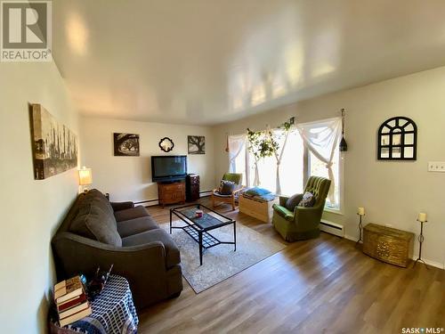 503 5Th Street, Frobisher, SK - Indoor Photo Showing Living Room