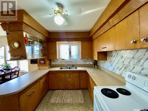 503 5Th Street, Frobisher, SK - Indoor Photo Showing Kitchen With Double Sink