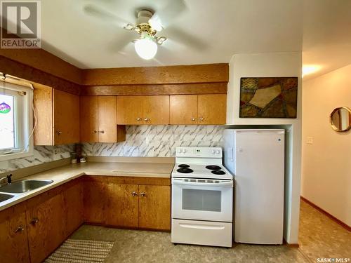 503 5Th Street, Frobisher, SK - Indoor Photo Showing Kitchen