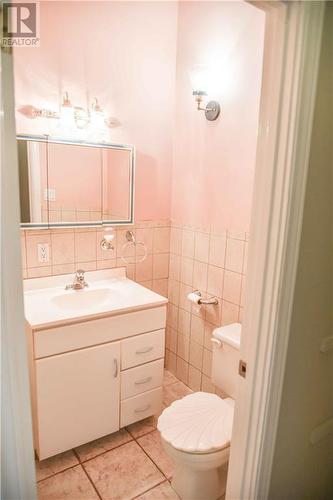 61 Mary Street, Petawawa, ON - Indoor Photo Showing Bathroom