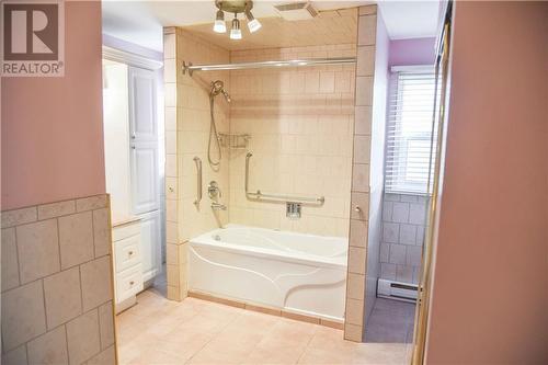 61 Mary Street, Petawawa, ON - Indoor Photo Showing Bathroom