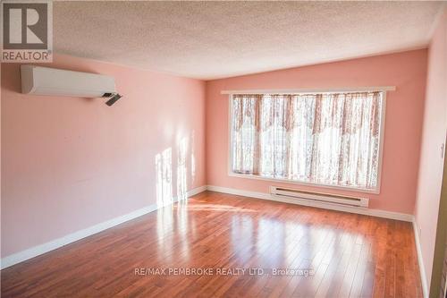 61 Mary Street, Petawawa, ON - Indoor Photo Showing Other Room