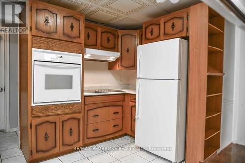 61 Mary Street, Petawawa, ON - Indoor Photo Showing Kitchen