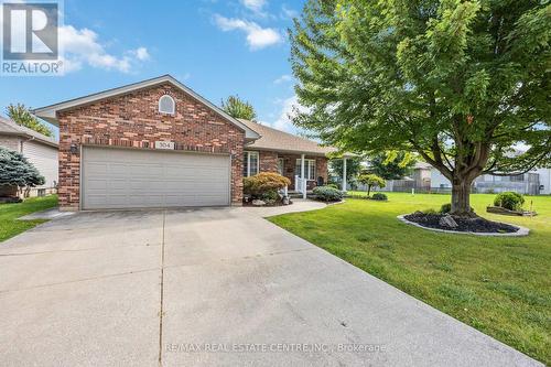 304 Parkside Drive, Petrolia, ON - Outdoor With Facade