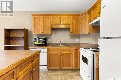 2211 Wallace Street, Regina, SK - Indoor Photo Showing Kitchen With Double Sink