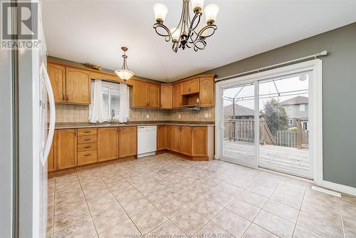 1547 Clover Avenue, Windsor, ON - Indoor Photo Showing Kitchen