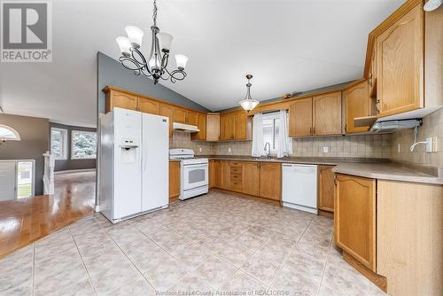 1547 Clover Avenue, Windsor, ON - Indoor Photo Showing Kitchen With Double Sink