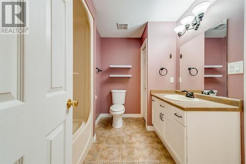 1547 Clover Avenue, Windsor, ON - Indoor Photo Showing Bathroom