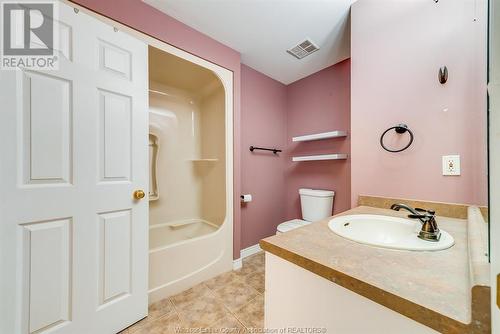 1547 Clover Avenue, Windsor, ON - Indoor Photo Showing Bathroom